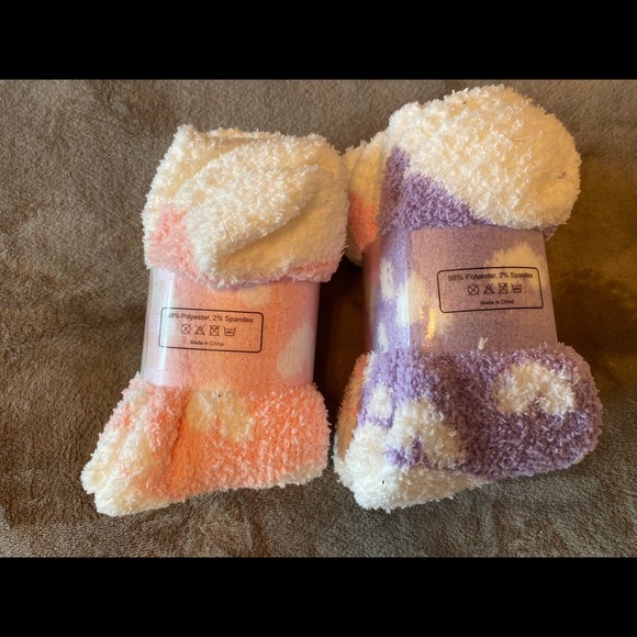 Cozy socks in multiple colors. - Picture 6 of 6